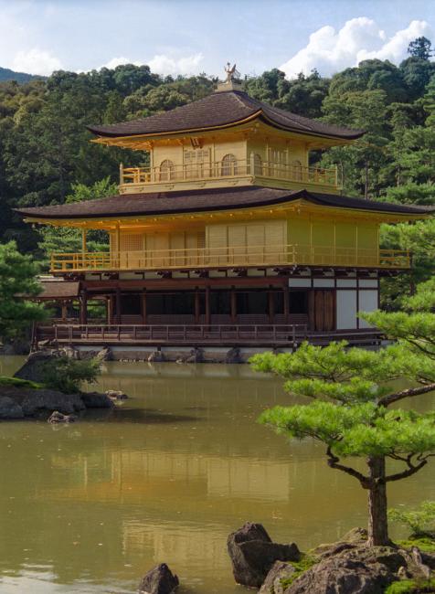 Kinkakuji - guld pavilionen - spejler sig i spejlsøen