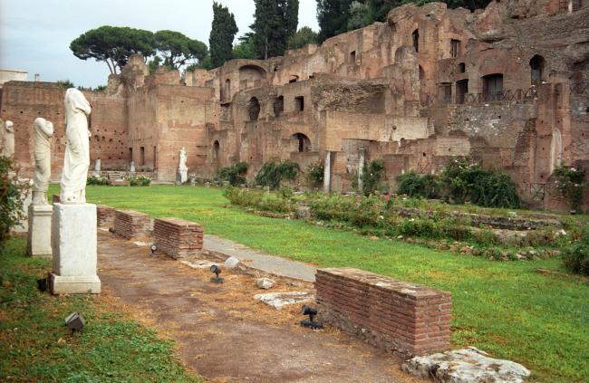 Vestalindernes have i Forum Romanum